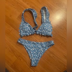 Floral ruffle bikini